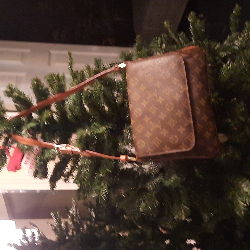 Louis Vuitton shoulder bag..